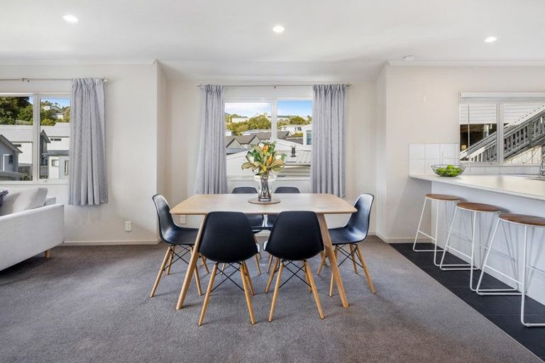 Photo of property in 59 Glanmire Road, Newlands, Wellington, 6037