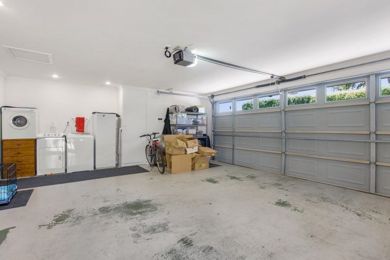 Photo of property in 18 Karamu Street, Te Atatu Peninsula, Auckland, 0610