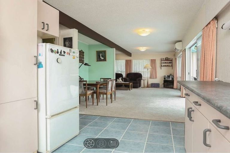 Photo of property in 28 Cyclarama Crescent, Massey, Auckland, 0614
