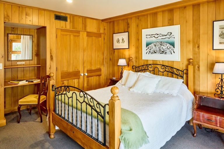 Photo of property in 76 The Crescent, Roseneath, Wellington, 6011