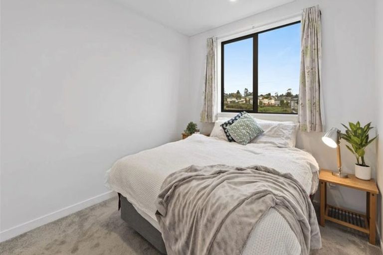 Photo of property in 5 Bloom Crescent, Sunnyvale, Auckland, 0612