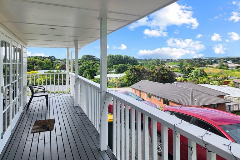 Photo of property in 9 Trosk Place, Waiuku, 2123