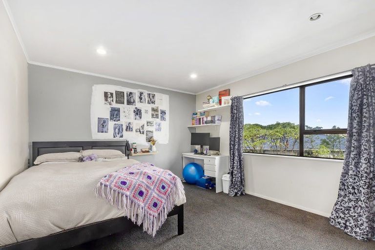 Photo of property in 28 Arahanga Grove, Maupuia, Wellington, 6022