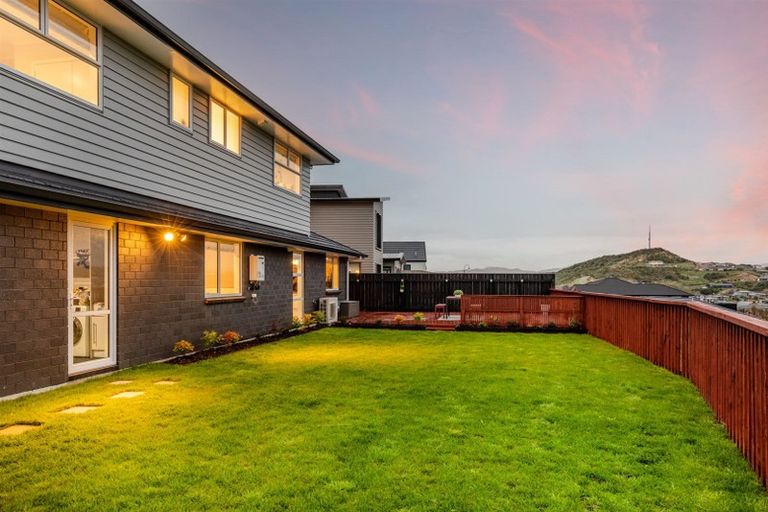 Photo of property in 11 Rotorua Grove, Aotea, Porirua, 5024