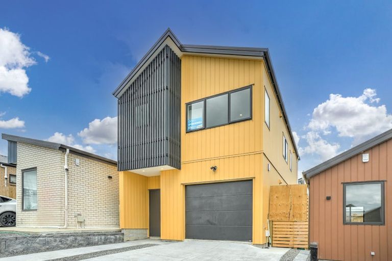 Photo of property in 61 Horokaka Street, Massey, Auckland, 0614