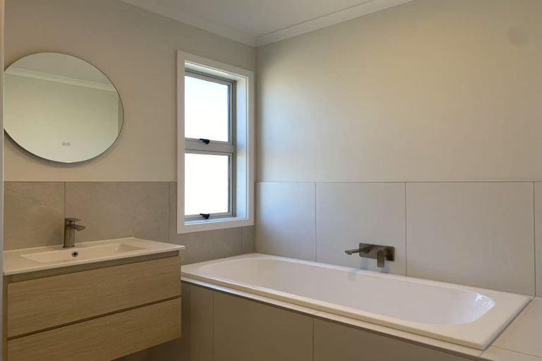 Photo of property in 7/664 Swanson Road, Swanson, Auckland, 0612