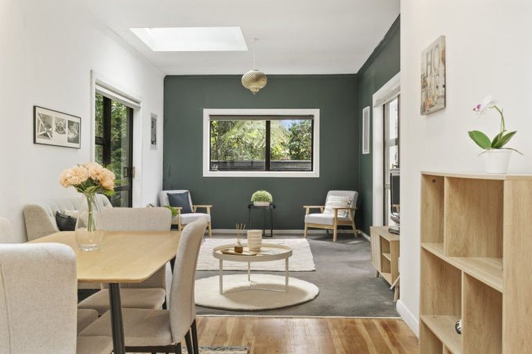 Photo of property in 42 Lincoln Avenue, Tawa, Wellington, 5028