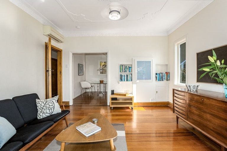 Photo of property in 13 Thane Road, Roseneath, Wellington, 6011