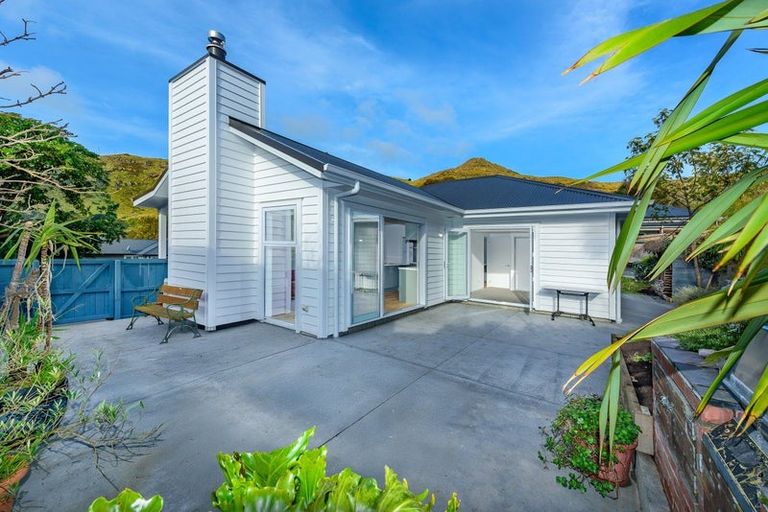 Photo of property in 53 Port Hills Road, Heathcote Valley, Christchurch, 8022