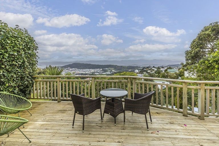 Photo of property in 35 Karepa Street, Brooklyn, Wellington, 6021