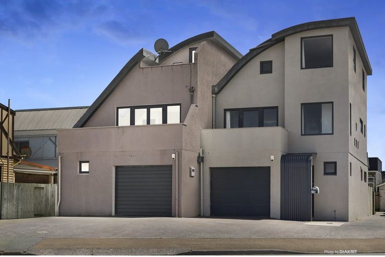 Photo of property in 28a Lyall Parade, Lyall Bay, Wellington, 6022