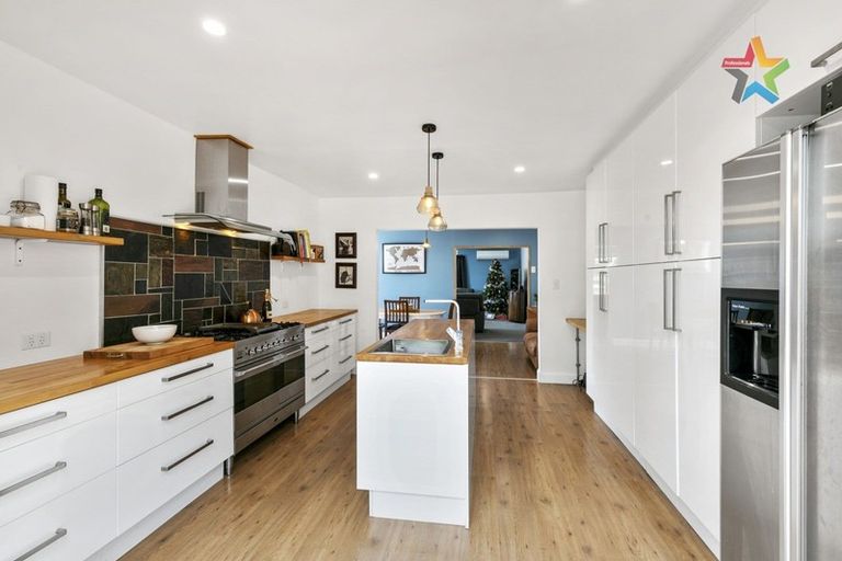 Photo of property in 22 Homedale Road, Wainuiomata, Lower Hutt, 5014