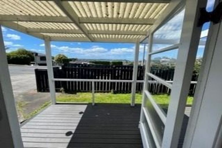 Photo of property in 47 Luckens Road, West Harbour, Auckland, 0618