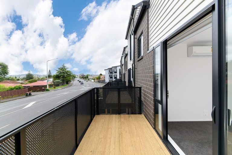 Photo of property in 5/1 Fruitvale Road, New Lynn, Auckland, 0600