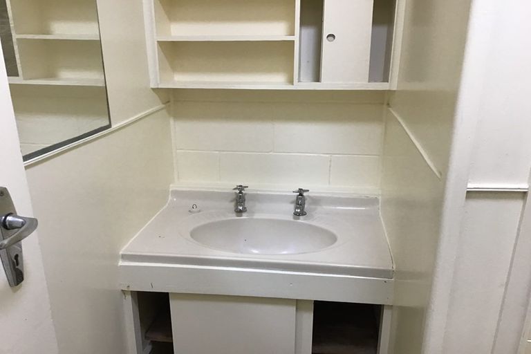 Photo of property in 2 Gorrie Road, Regent, Whangarei, 0112