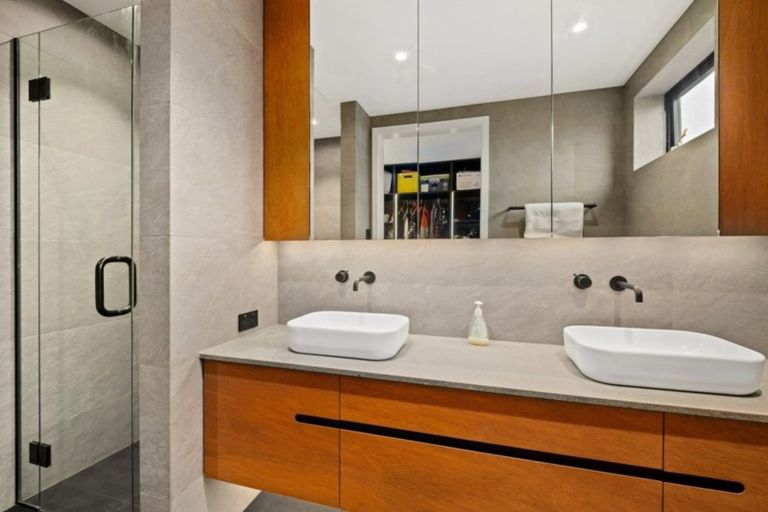 Photo of property in 49 Kirimoko Crescent, Wanaka, 9305