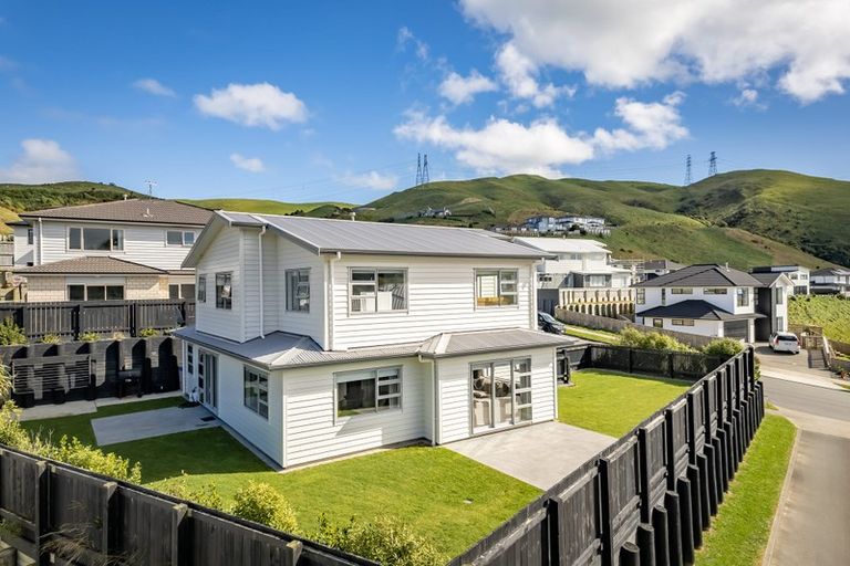 Photo of property in 120 Amesbury Drive, Churton Park, Wellington, 6037