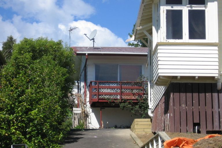 Photo of property in 2a Cautley Street, Stanley Point, Auckland, 0624