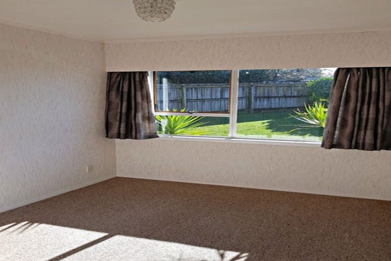 Photo of property in 2/10 Pamela Place, New Lynn, Auckland, 0600