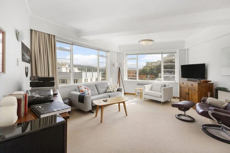 Photo of property in Wharenui Apartments, 274 Oriental Parade, Oriental Bay, Wellington, 6011
