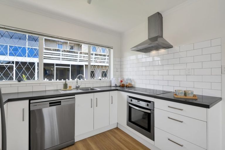 Photo of property in 51 Cumberland Street, Merrilands, New Plymouth, 4312