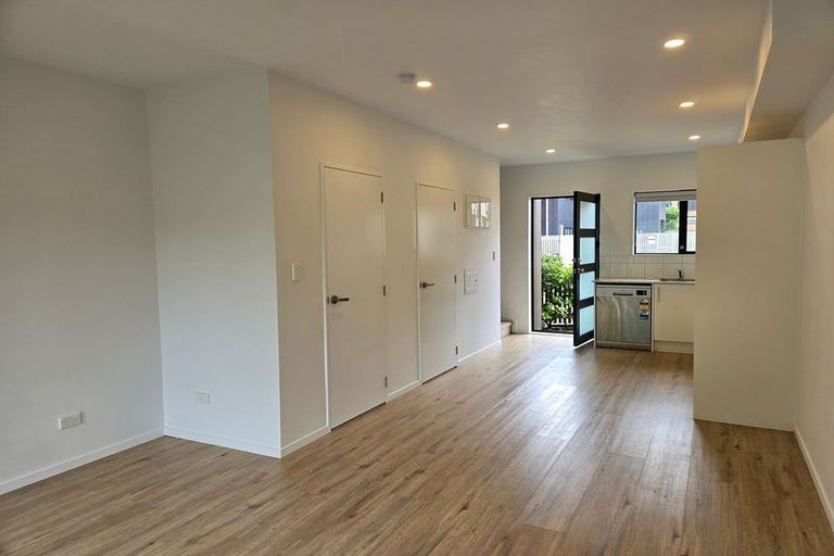 Photo of property in 5 Eileen Newey Place, Henderson, Auckland, 0612