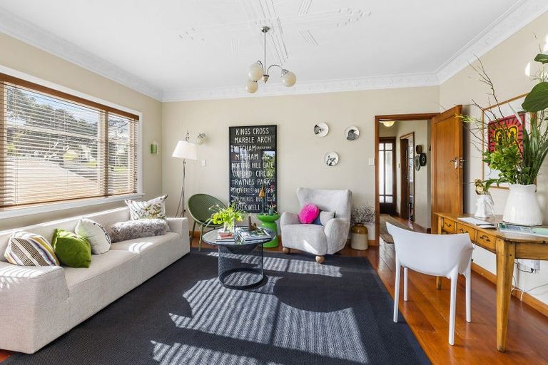 Photo of property in 9 Woburn Road, Northland, Wellington, 6012