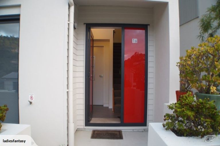 Photo of property in 2/10 Silver Moon Road, Albany Heights, Auckland, 0632