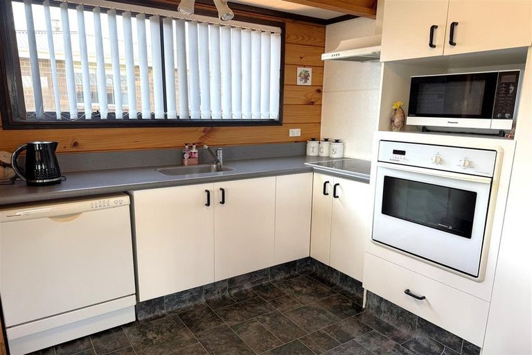 Photo of property in 2 Jamieson Road, Karoro, Greymouth, 7805