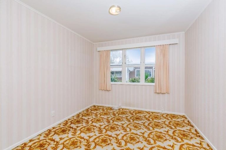 Photo of property in 9 Maunder Place, New Lynn, Auckland, 0600