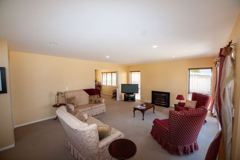 Photo of property in 37b Waverton Terrace, Churton Park, Wellington, 6037