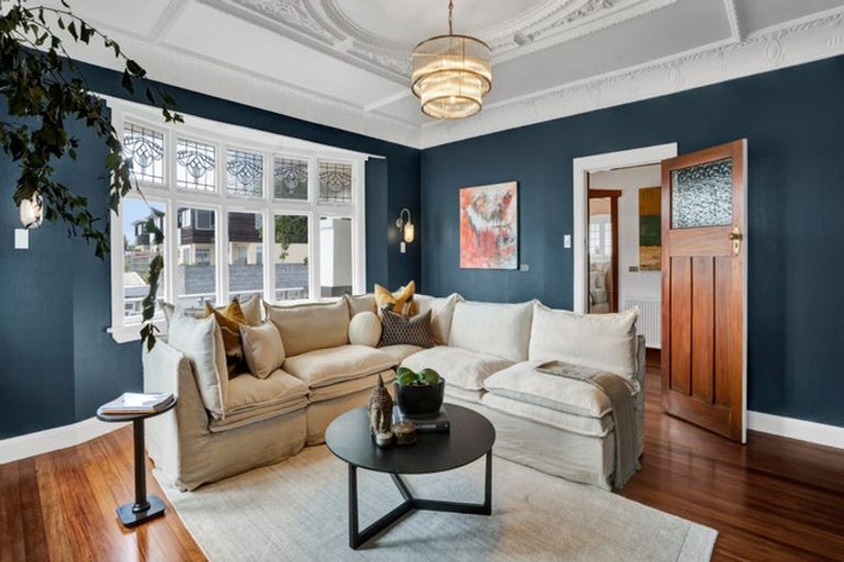 Photo of property in 10 Mangorei Road, Strandon, New Plymouth, 4312