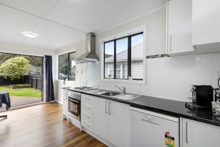 Photo of property in 104 Hewer Crescent, Naenae, Lower Hutt, 5011