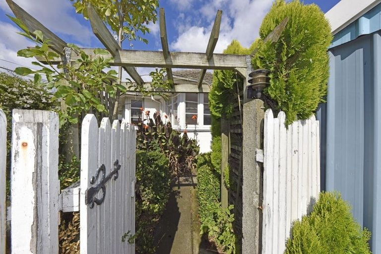 Photo of property in 15 Defoe Place, Waltham, Christchurch, 8023