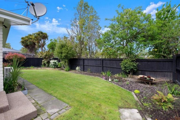 Photo of property in 2/11 Peckham Lane, Woolston, Christchurch, 8062
