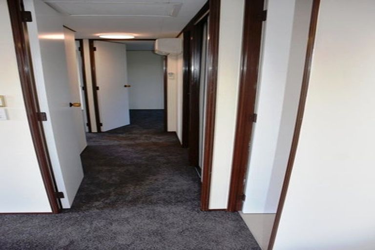 Photo of property in 2b Grenadine Place, Unsworth Heights, Auckland, 0632