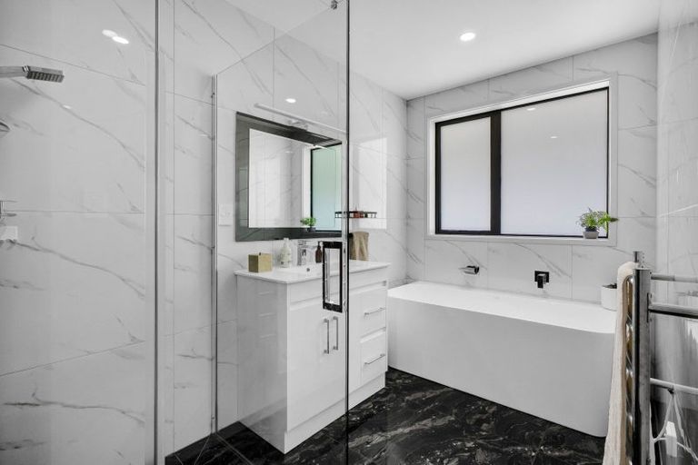 Photo of property in 3 Frederick Place, Whalers Gate, New Plymouth, 4310