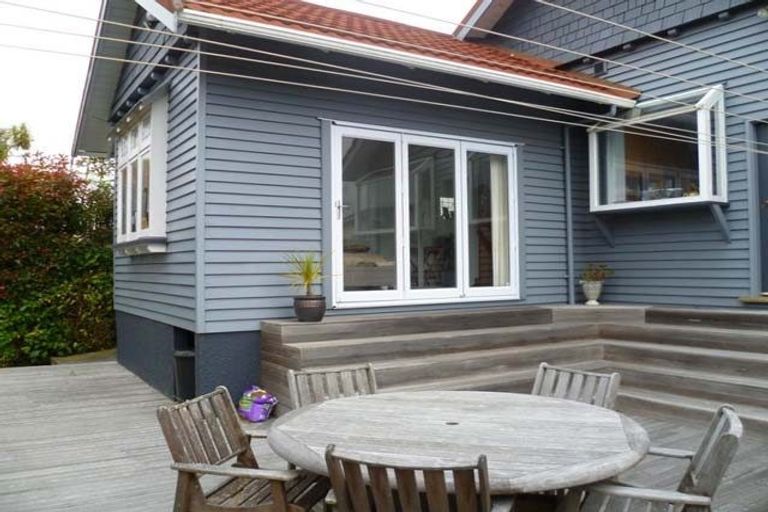 Photo of property in 61 Creswick Terrace, Northland, Wellington, 6012