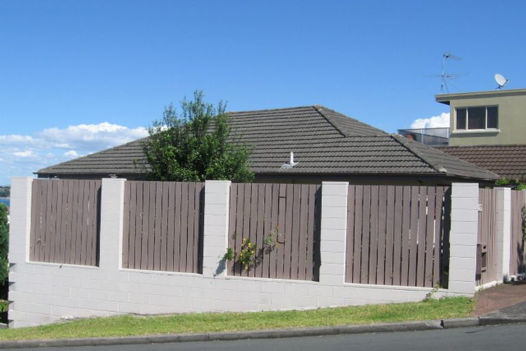 Photo of property in 1/27 Churchill Road, Murrays Bay, Auckland, 0630