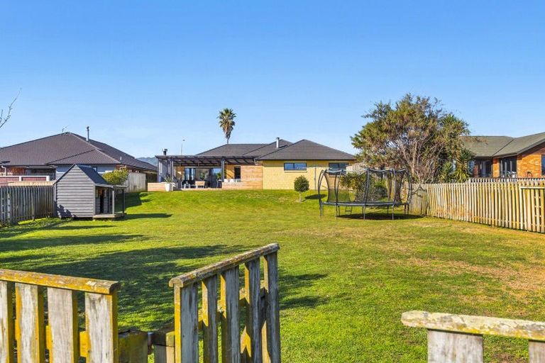 Photo of property in 10 Cottonwood Close, Paraparaumu Beach, Paraparaumu, 5032
