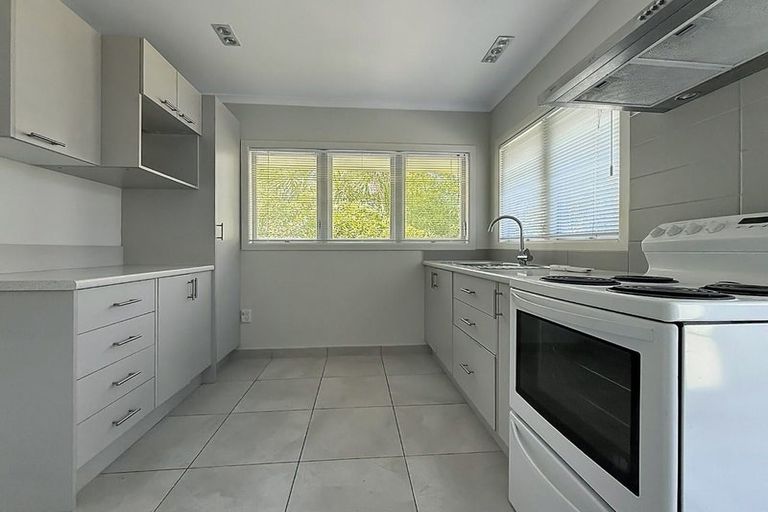 Photo of property in 1/216 Beach Road, Campbells Bay, Auckland, 0630