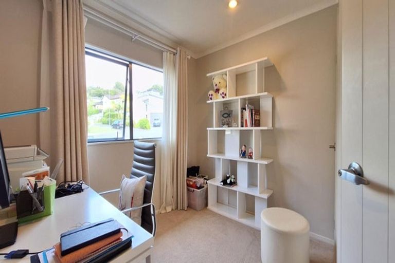 Photo of property in 34 Borneo Drive, Fairview Heights, Auckland, 0632