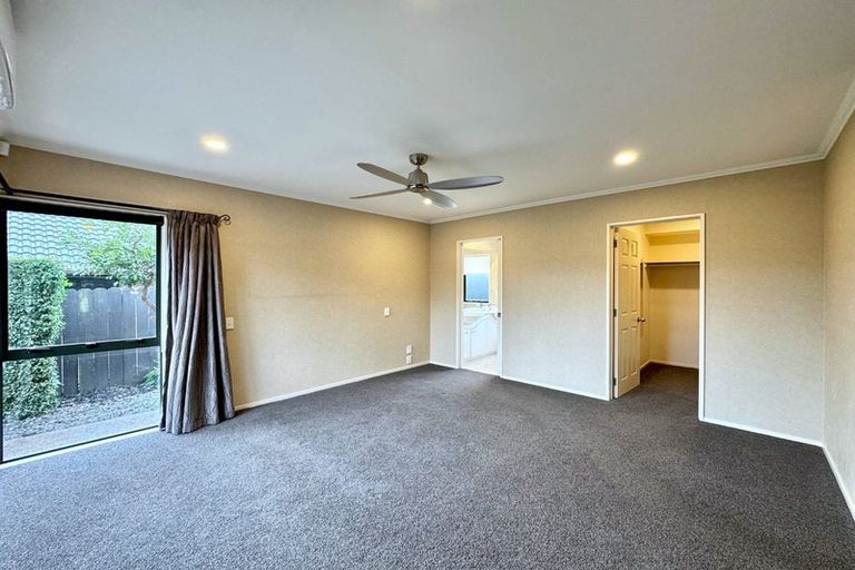 Photo of property in 26 Maghera Drive, East Tamaki Heights, Auckland, 2016