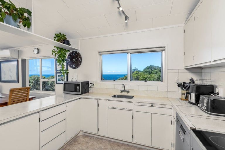 Photo of property in 121 Pacific Parade, Army Bay, Whangaparaoa, 0930