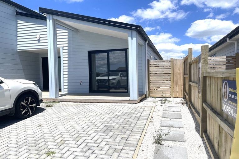 Photo of property in 22 Karihi Road, Karaka, 2113
