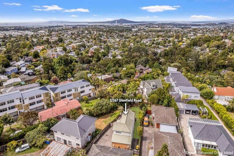 Photo of property in 2/267 Glenfield Road, Hillcrest, Auckland, 0627