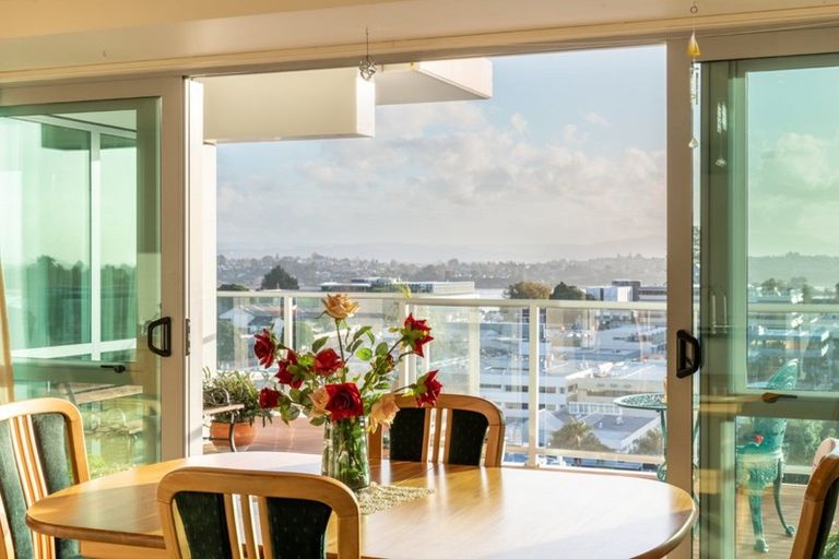Photo of property in 12/72a Devonport Road, Tauranga, 3110
