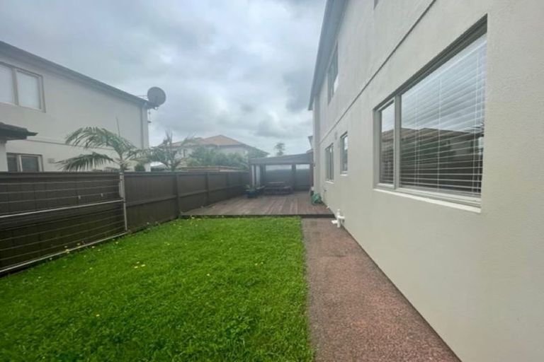 Photo of property in 28 Kaseng Place, East Tamaki Heights, Auckland, 2016