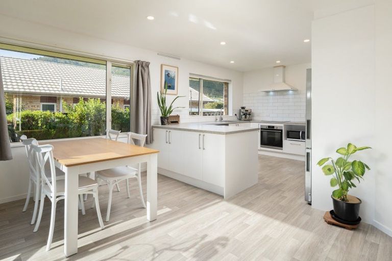 Photo of property in 2 Whitby Close, Waikawa, Picton, 7220