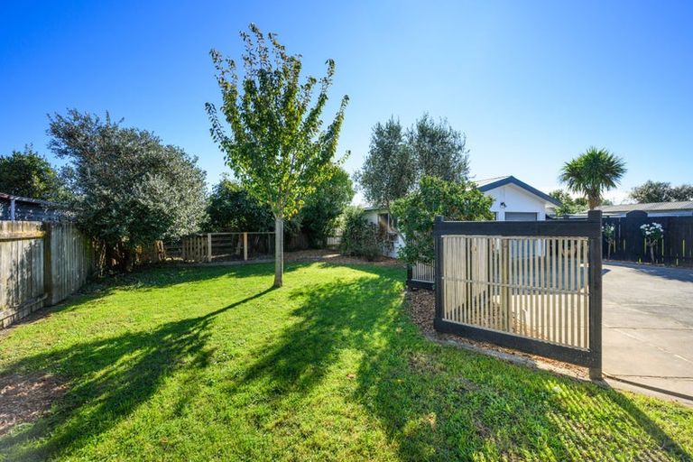 Photo of property in 53 Raglan Avenue, Cloverlea, Palmerston North, 4412